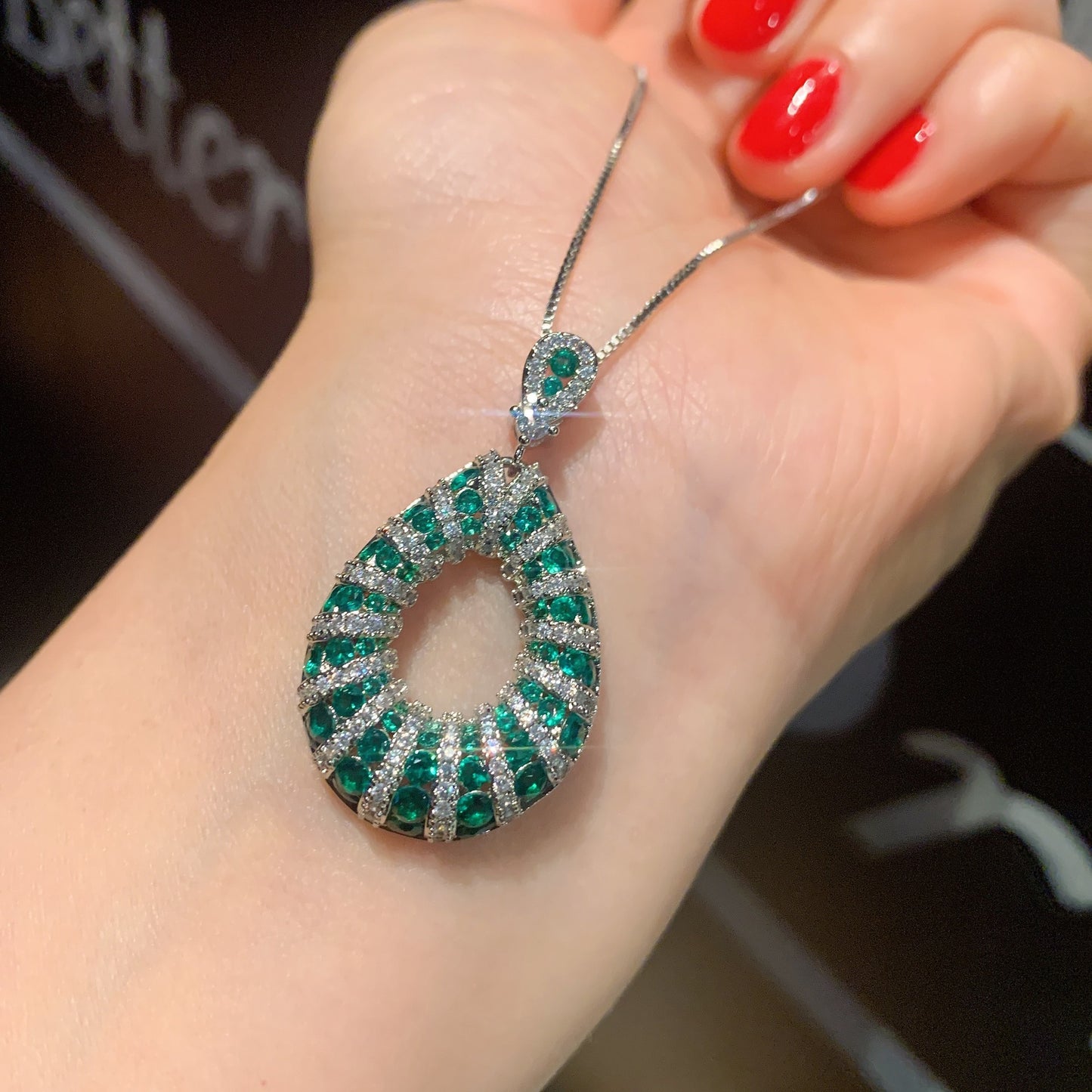 Magnificent Emerald Color Earrings & Necklace Pendant For Women