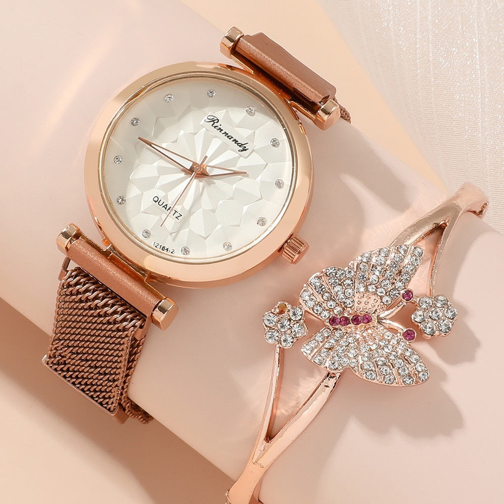 Women's Quartz Wrist Watch With Five-piece Set.